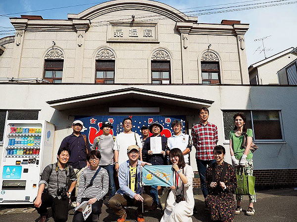 【藤森】京都本ライターと、伏見街道からキュートな洋館風呂屋・宝湯へ～ローマの柱に6種のお風呂！？藤森神社の宝物を拝見、名物グルメ食べ歩き～