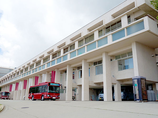 【甲南女子大学】建築史家と白亜の傑作キャンパスへ！中・高・大学を特別に拝見～一から学ぶ村野藤吾建築、六甲山麓に連なるモダニズム校舎群をめぐる～