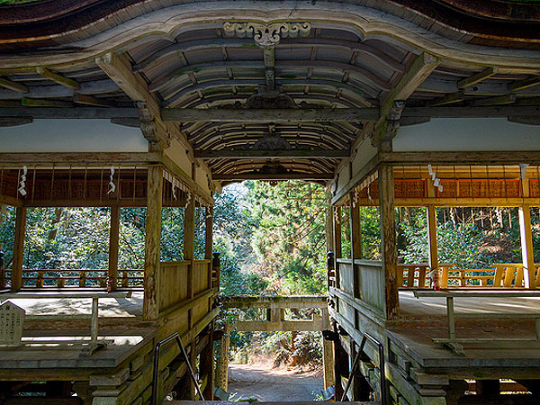 【鞍馬寺】伝説うず巻く神秘の霊場、暗闇の奥に祀られた魔王尊を拝観～金星から降り立った永遠の16歳！？天狗跳び虎が護る古刹、国宝毘沙門天まで～