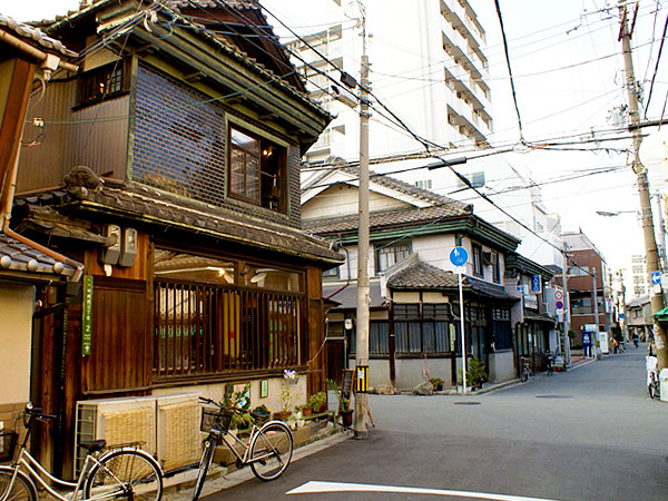 【天六】社会史学者と訪ねる大阪の北ヘリ、スラム・木賃宿・被差別地域～大阪監獄跡から社会福祉の拠点施設まで、庶民文化が息づくもう一つの大阪～