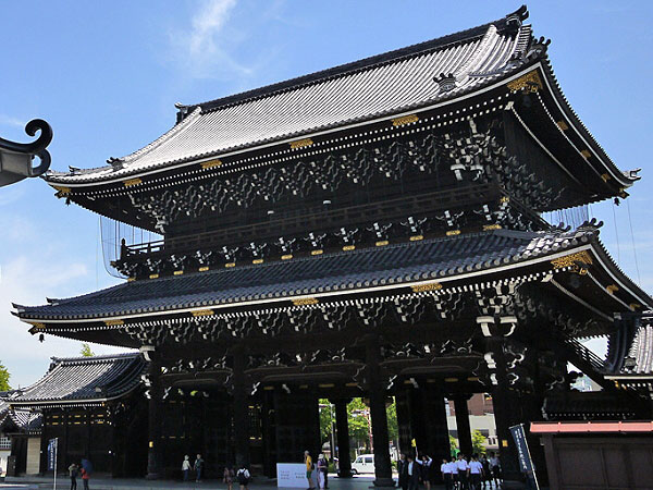 【東本願寺】本山僧侶と特別拝観！非公開の白書院・宮御殿・御影堂門の楼上まで～御所から移築した御殿、竹内栖鳳の超大作、世界最大級の木造建築まで～