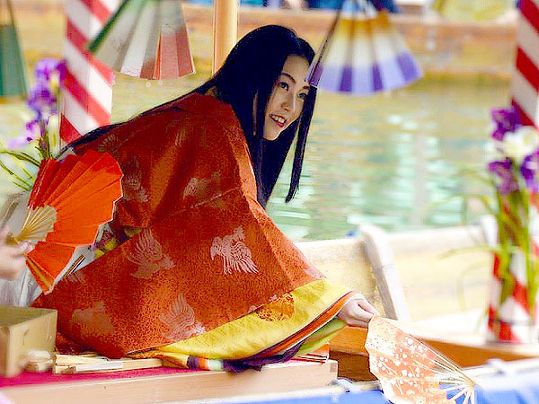 【三船祭】水上雅楽に胡蝶の舞、平安貴族の優雅な御舟遊び～苔が敷き詰められた絶景庭園、宝厳院の特別拝観、新緑眩しい嵐山めぐり～