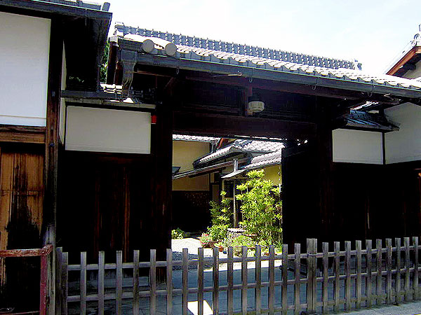 【鴨東】京都屈指の豪商屋敷！江戸時代築・洛東遺芳館と河井寛次郎旧邸を拝見～520坪に36部屋！雪見障子の茶室、手仕事の美・民芸作家の工房まで～