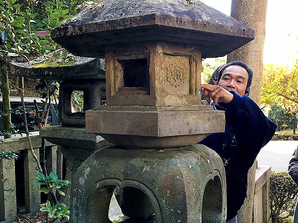 【八坂】愛おしき石の世界！石マニア庭師と、古社寺の石造物を味わい尽くす～キレキレ鳥居、月下氷人石、鎌倉時代のイケメン宝塔…円山公園から知恩院まで～