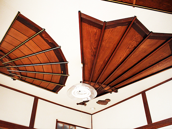 【本郷】建築家と巡るモダン本郷、老舗旅館「鳳明館」を特別に拝見～武田五一・寺と教会の融合、明治の商家、凝りに凝った近代和風まで～