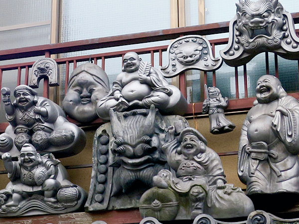 祇園】京町家の小さな守り神「鍾馗さん」めぐり！瓦屋の厳選