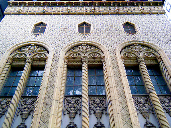 【本町・心斎橋】建築探偵といくモダン大阪の中心街、職人技の名ビルヂング巡り～大正モダニズムの精華、昭和の近未来・60’sビル、おもしろ過ぎる特注タイル～