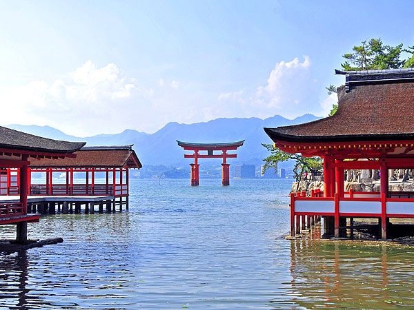【宮島】梅林崖長とオトナの修学旅行！神仏宿る島、美と祈りの海上社殿群～巨岩奇岩連なる弥山、海を取り込む厳島神社、断層が生んだ驚異の島へ～