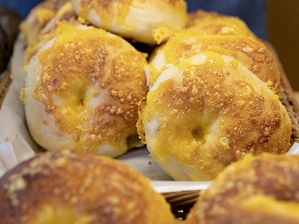 【パン】京都・烏丸御池パンまつり！パンライターと4軒のパン屋さんへ～もちもちベーグルから石窯天然酵母パンまで、店主に聞く京都とパン屋の物語～