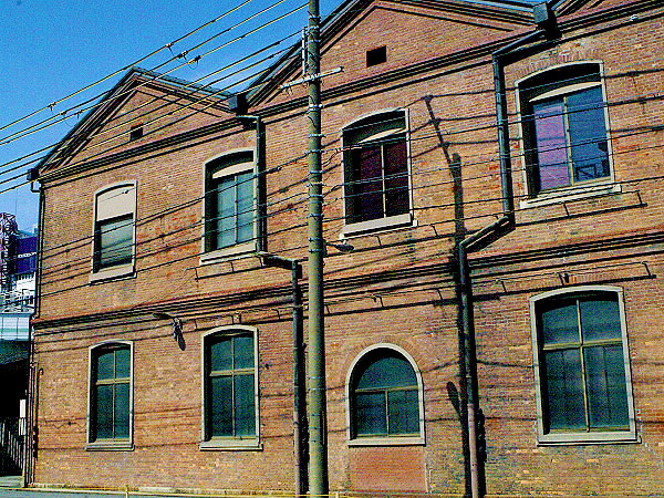 【中津】社会史学者と訪ねる大阪の北ヘリ、スラム・墓所・被差別地域～明治の赤レンガ建築、今も残る大阪七墓、空襲で焼け残ったもう一つの大阪へ～