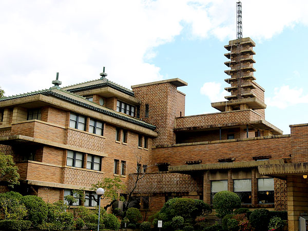 【旧甲子園ホテル】エキゾチックな戦前最高級ホテル！ライト式建築を堪能せよ～凝りに凝った意匠、美しすぎる泰山タイル、阪神間モダニズムの最高傑作～