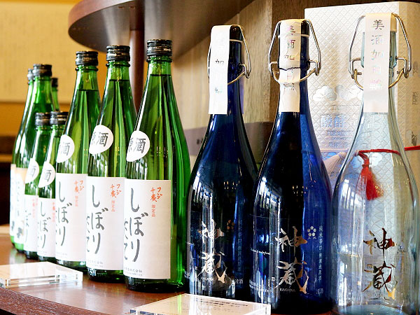 【松井酒造】新銘柄「言葉音」初披露！酒蔵見学と日本酒・特製小料理を堪能～絞りたて新酒からにごり酒まで、熱燗・冷や・原酒…日本酒6種呑み比べ～