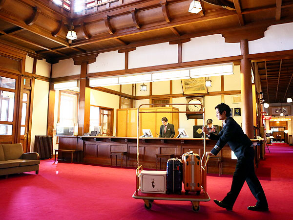 【奈良ホテル】皇族・国賓御用達、古都の迎賓館「奈良ホテル」特別にご案内～辰野金吾が手掛けた明治の最高級ホテル、三笠の間でコースランチを～