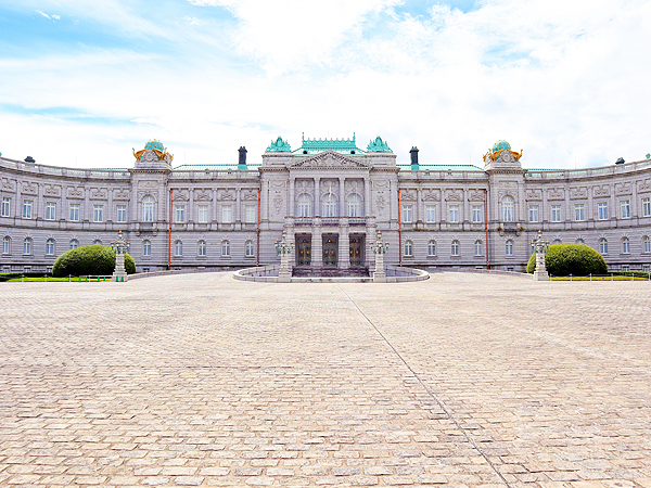 【赤坂離宮】息を呑む美しさ、庭園デザイナーと巡る迎賓館・2つの名庭へ～地形が生んだ圧巻のホテルニューオータニ、究極の美・赤坂離宮～