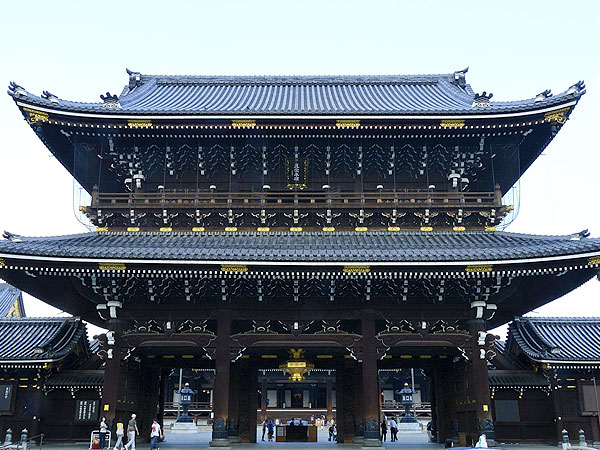 【東本願寺】本山僧侶と特別拝観！非公開の白書院・宮御殿・御影堂門の楼上まで～御所から移築した御殿、竹内栖鳳の超大作、世界最大級の木造建築まで～
