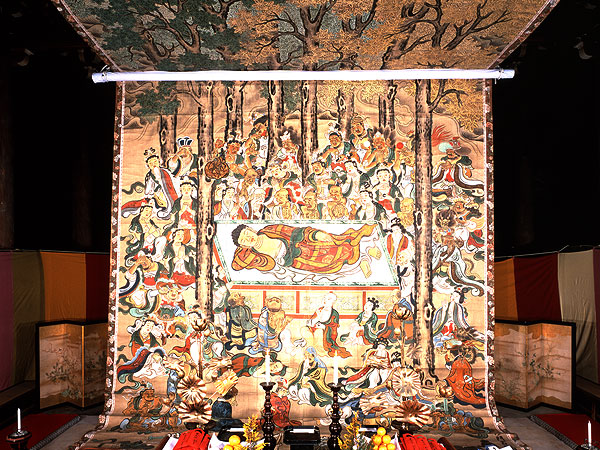 【泉涌寺涅槃会】日本最大の涅槃図を間近で絵解き！僧侶といく“御寺”貸切参拝～運慶の三尊仏、皇族方の御休処、皇室の菩提寺・普段非公開の舎利殿＆霊明殿へ～