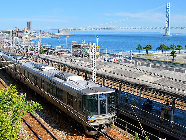 【ライブ配信】JRの逆襲！私鉄王国を圧倒した＜新快速50周年＞覇者の伝説～国鉄大転落から国家を賭けた長大複々線まで、特急を超えた爆速列車～