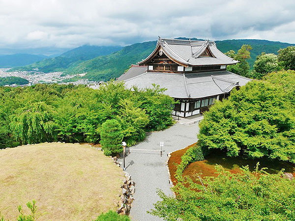 【将軍塚青龍殿】森の案内人と清涼トレッキング！知恩院から絶景の大舞台、清水寺へ～樹齢700歳の巨樹と出会い、大名刹が連なる聖域、深い森を越えて～