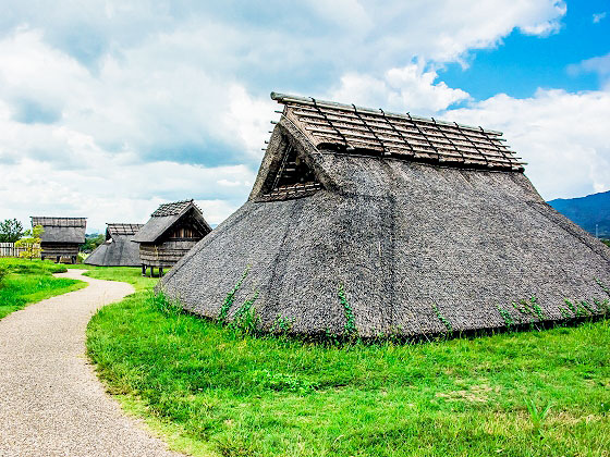 【ライブ配信】なるほど日本住宅進化論！建築史家のオンライン白熱教室～竪穴住居から全国多彩な民家、平成の集合住宅まで、日本人の住まいに迫る～