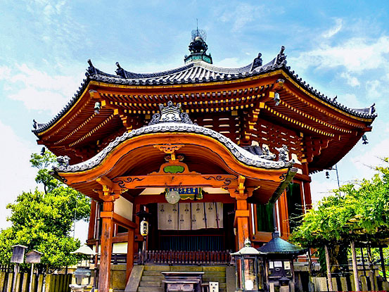 【奈良】タモリさんを案内したガイドと、奈良の高低差凸凹ツアー～断層！礎石ロマン！商店街を貫く谷！古代遺跡と共存するまち～