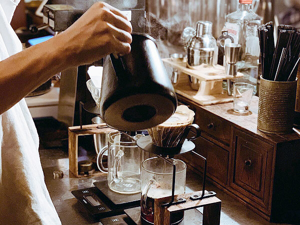 【珈琲】珈琲焙煎所「旅の音」マスターの白熱コーヒー教室～こだわりのドリップ体験、珈琲とスイーツの絶品マリアージュ～