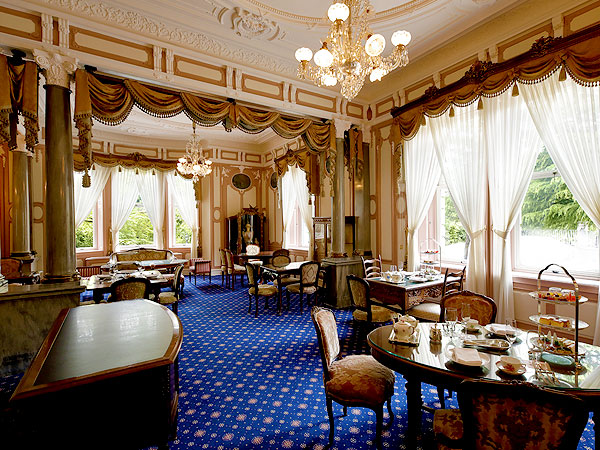 【長楽館】贅を極めた迎賓館へ、開館前に全部屋じっくり特別拝見～ロココ調「迎賓の間」から非公開「御成の間」まで、ケーキセットの茶会付き～