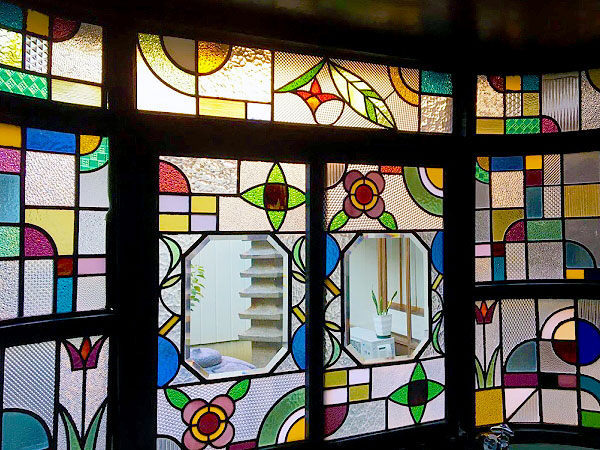 【橋本遊郭】妓楼建築3軒の内部を拝見、時を止めた巨大遊郭の思ひで～艷やかな装飾美、遺された陰見世、夢へと誘う遊里の世界～