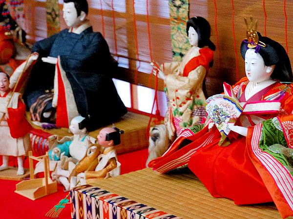 【千両ヶ辻】雛祭りに華やぐ西陣・千両ヶ辻、4軒の京町家を特別に拝見～金箔職人、旧呉服商、築100年の旅館….元生糸問屋専務と西陣の中心地へ～