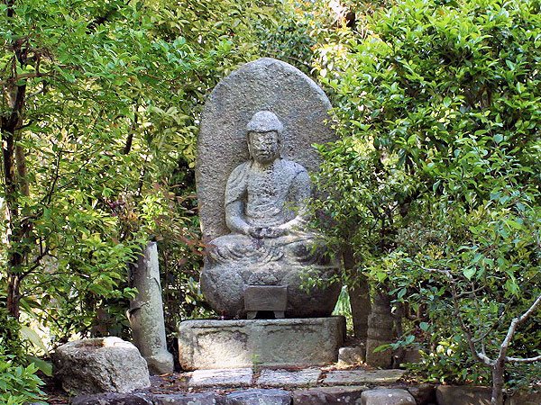 【祇園・円山】観光地のド真ん中に潜む、不思議な仏様ワールド！10の神仏を巡る～イノシシに乗った異形の仏、平安の薬師さま、巨大仏の胎内巡り、洞窟の聖地まで～