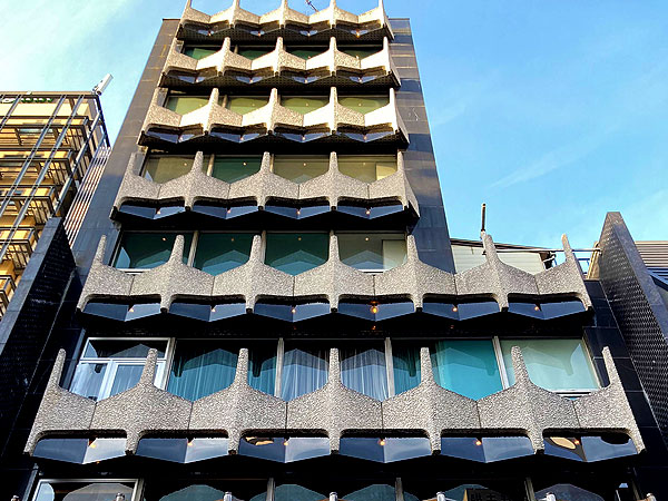 【東心斎橋】ビルマニアと味わう「いいビル」の世界、個性派ビルの密林をいく～渋く、自由に、艶っぽく！商都大阪、未来を信じる底抜けのバイタリティ～