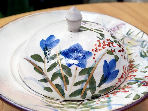 【泉涌寺窯】京都は焼き物パラダイス☆陶芸家𠮷川さんと3つの工房めぐり～粘土・釉薬・絵付け…京焼を使ってお茶しよう！窯元が暮らす陶芸のまちへ～