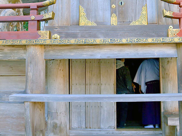 【坂本】考古学者といく石積の宗教都市、日吉大社・本殿床下の隠れ部屋を特別参拝～神と仏の習合の地、滋賀院門跡を拝見、50の里坊が連なるもう一つの延暦寺へ～