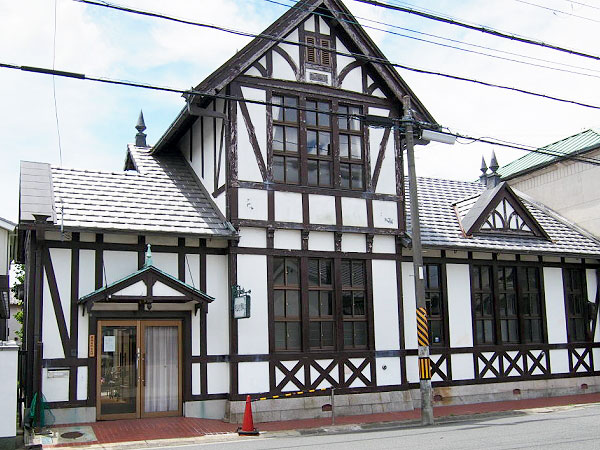 【大和郡山】金魚と城のまち、大和郡山のお屋敷めぐり！3軒の内部を拝見～明治の両替商屋敷、ハーフティンバー様式の元医院、巨大な遊郭建築まで～