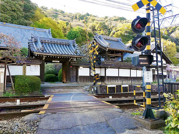 【東海道】日本の大動脈の近代史！聖と俗のクロスロード「分断参道」を追う～参道研究会と、国境を越えろ！街道、疏水、廃線跡…山科から大津まで～