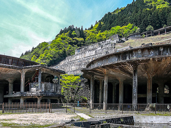 【鉱石の道】日本屈指の鉱山王国！産業遺産探検家といくスペシャルバスツアー～東洋一の“不夜城”、非公開の迎賓館＆鉱山住宅を拝見、生野・明延・神子畑へ～