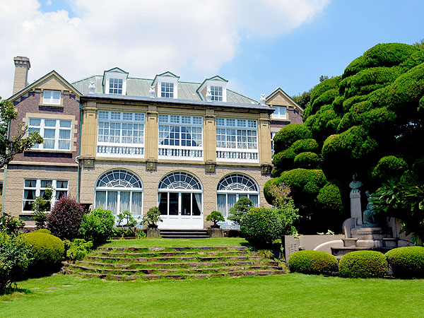 【音羽】都市史研究者といく憧れのお屋敷街、鳩山家の邸宅「音羽御殿」を拝見～建築・庭園・坂道めぐり、護国寺から秋バラ咲く戦後政治史の舞台まで～