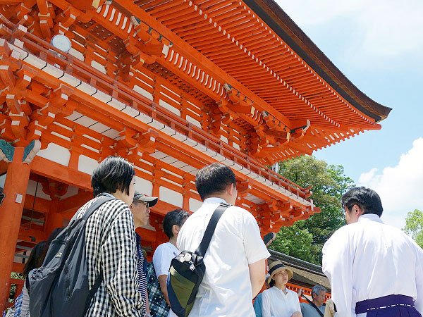 【下鴨神社】神職と特別参拝！国宝本殿、開けずの間と「玉座」を拝見～神様の台所・大炊殿、旧社家町、水が織り成す太古より続く聖域へ～