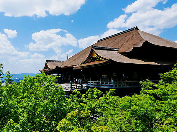 【清水寺】静かな朝に浮かぶ絶景の名刹・清水寺から地主神社、清閑寺まで～半世紀ぶり新たな姿の本堂へ！朝日に輝く神秘の霊場、“歌の中山”をたどって～
