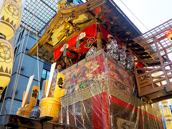 【祇園祭・宵山】山鉾を受け継ぐ祇園祭の舞台、京都のド真ん中・山鉾町めぐり～「祇園祭オタク」吉村といく、いつもとは違う前祭の宵山期間～