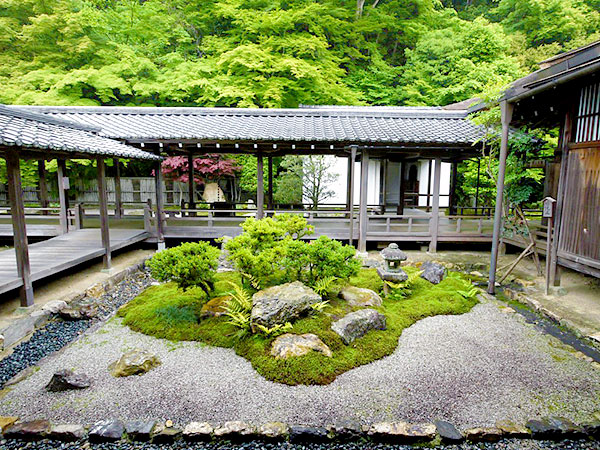 【南禅寺】朝日に輝く「別格」の南禅寺へ！静かな禅の名庭めぐり～狩野派の金碧障壁画、幽玄閑寂の離宮遺跡、夢窓疎石の池泉庭園まで～