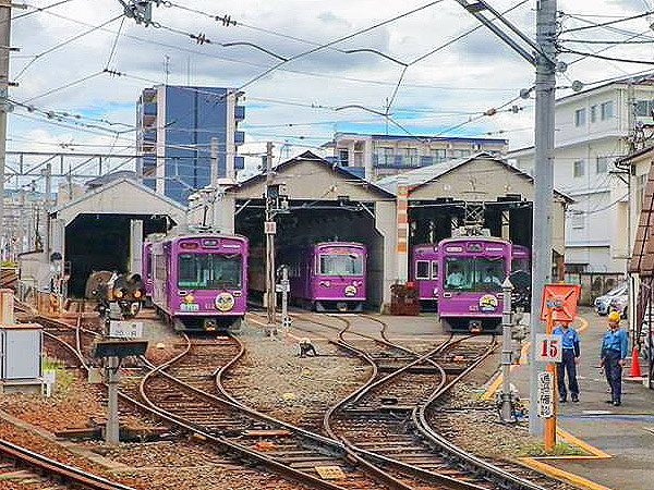 【嵐電】運転士さんと貸切電車でGO！西院車庫探検から嵐山まで～滅多に見られない逆出庫！あゝ懐かしの踏切、京都唯一の路面電車に乗って～
