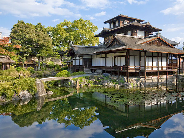 【西本願寺】本山僧侶と特別拝観！非公開の白書院、虎渓の庭、飛雲閣まで～現存最古の能舞台、金碧障壁画、圧巻の巨石庭園…桃山文化の粋に迫る～