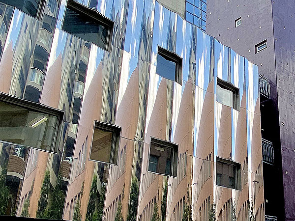 【神保町】昭和のビルよ永遠に！『東京人』元副編集長と「シブいビル」の世界へ～シブく、自由で、カッコイイ！個性派ビルの宝庫・古書店街を愛で歩く～