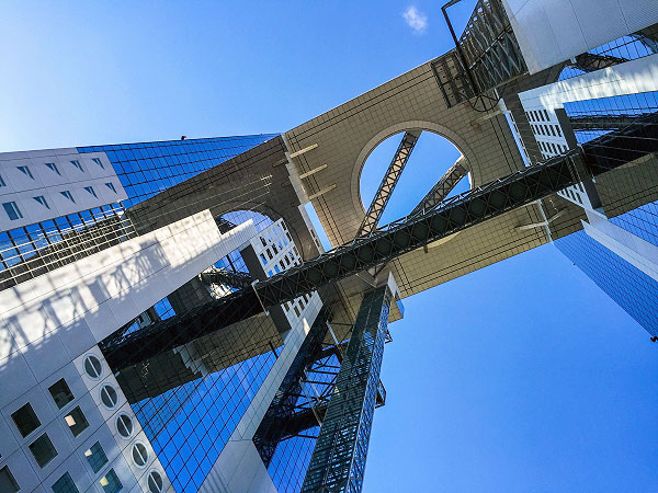 【梅田】建築史家・倉方先生といく、カオスな未来都市「梅田」建築めぐり～村野藤吾のSF吸気塔、語られざる傑作駅舎、地下迷宮からスカイビルまで～