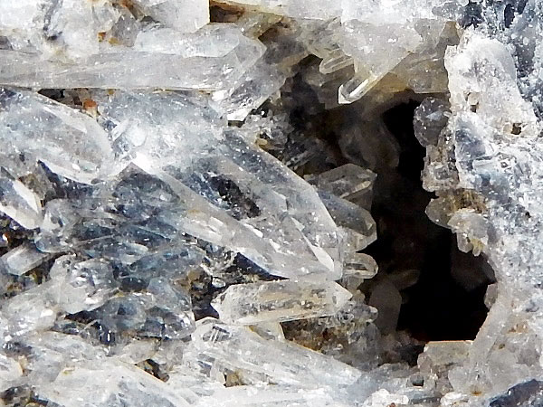 【桂川】日本は石の標本箱！地学専門家と鉱物探し、京都3億年の旅～水晶、石英、レッドチャート…石がわかれば地球がわかる～