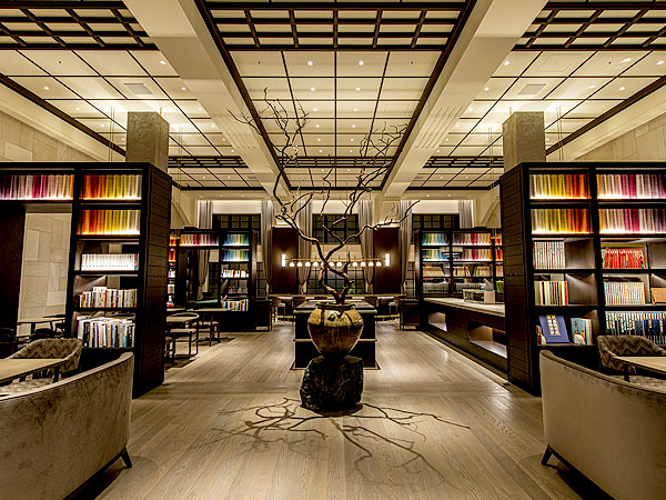 【ザ・ホテル青龍】小学校の傑作校舎がラグジュアリーホテルに！館内特別ツアー ～レトロなアーチ窓、教室が客室に、講堂がレストランに！貸切コースランチ付き～