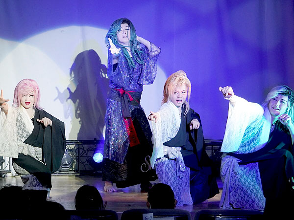 【新世界・西成】大衆演劇ライターと浪速エンタメシティへ！舞台仕掛けを特別に拝見～下町ディープ案内！人情芝居に舞踊ショー、ジャンジャン横丁から芝居小屋まで～