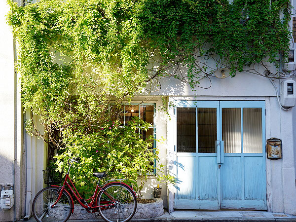【一乗寺】地元カフェ店主と巡る左京区カルチャー、一乗寺ぶらり食べ歩き～バナナボートに絶品クロワッサン！ラーメン街道からサブカルの聖地まで～