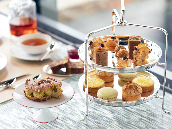 【宝厳院】特別拝観！庭園デザイナー烏賀陽さんと、錦秋の宝厳院とMUNI KYOTOへ～獅子吼の庭から絶景ラグジュアリーホテルまで、極上アフタヌーンティーに舌鼓～