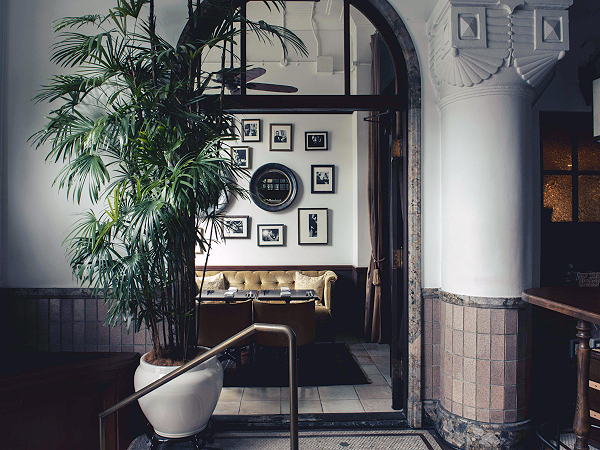 【三条】建築探偵と、島津製作所旧本社＆京都市役所の内部へ！武田五一傑作巡り～屋上塔を間近で拝見！洒落好き“関西建築界の父”、名建築でティータイム～